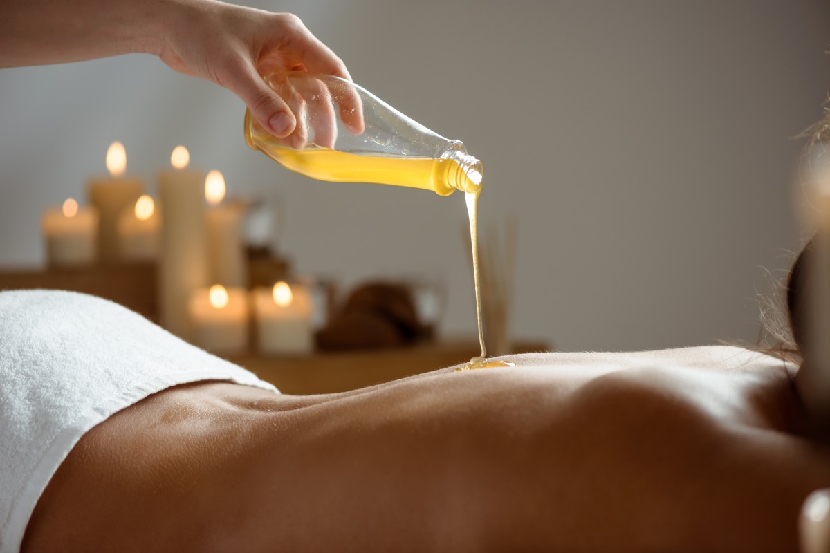 honey-pouring-woman-s-naked-back-spa-salon (1) (1)